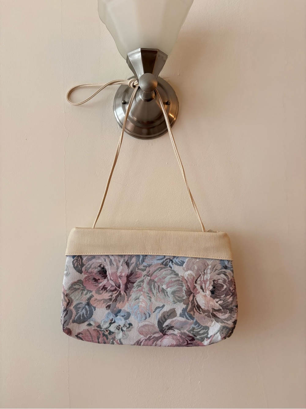 Vintage Floral Tapestry Purse in Cream and Dusty Rose